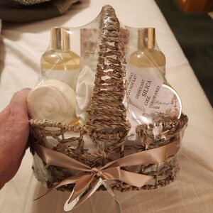 Lovery Honey & Almond Handmade Body Care 7 Piece Home Bath Gift Basket NEW NIP